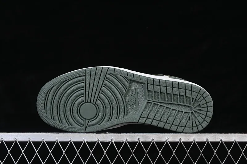 All categories Air Jordan Jordan series basketball shoes Air Jordan 1 Low High-end customized low-top sneakers Air Jordan 1 Low AJ1 Joe 1 meter white and green low-level cultural casual sneakers 553558-300
